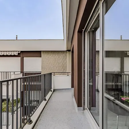 Arago - T2 Avec 1 1 Canape-lit 1 Salle De Bain * Merignac (Gironde)