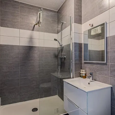 Arago - T2 Avec 1 1 Canape-lit 1 Salle De Bain Merignac (Gironde)