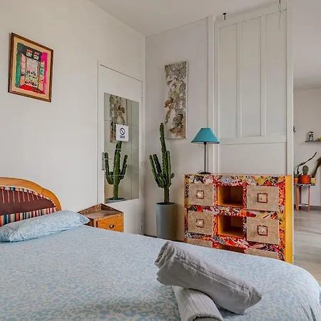 Arago - T2 Avec 1 1 Canape-lit 1 Salle De Bain Merignac (Gironde)